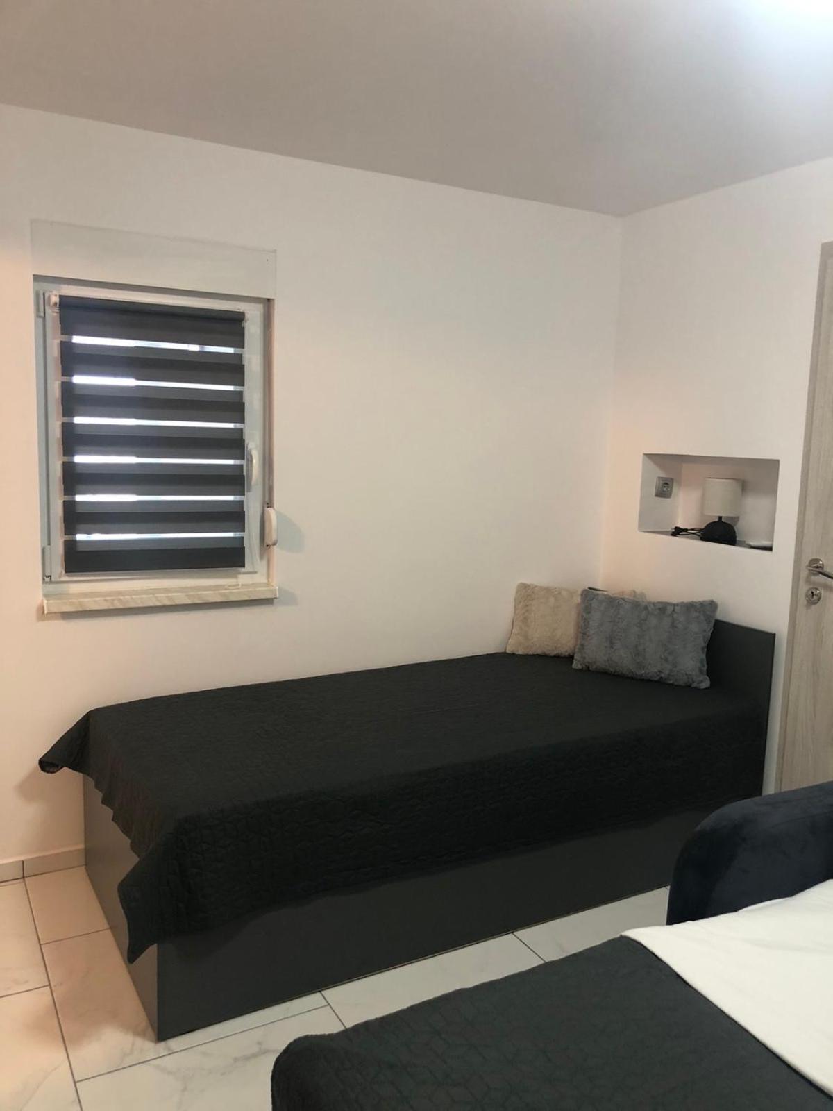Apartma Smit Vir Exteriör bild